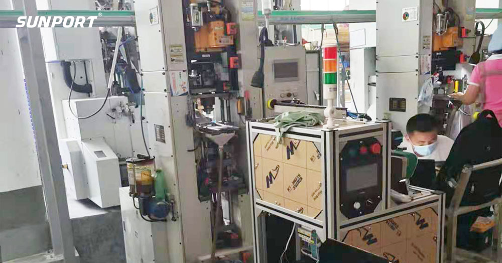 尊龙抖圈官网粉料压机取料设备现已成功发货