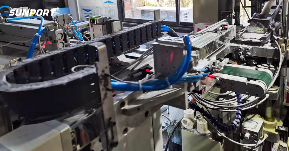 尊龙抖圈官网智能自动化装钵机，为陶瓷企业生产保驾护航